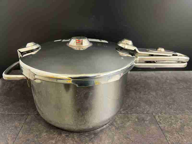 CT13646　Tupperware PERFECT KITCHEN　ドイツ製　　調理器具　ステンレス　家庭用圧力鍋　5.0L