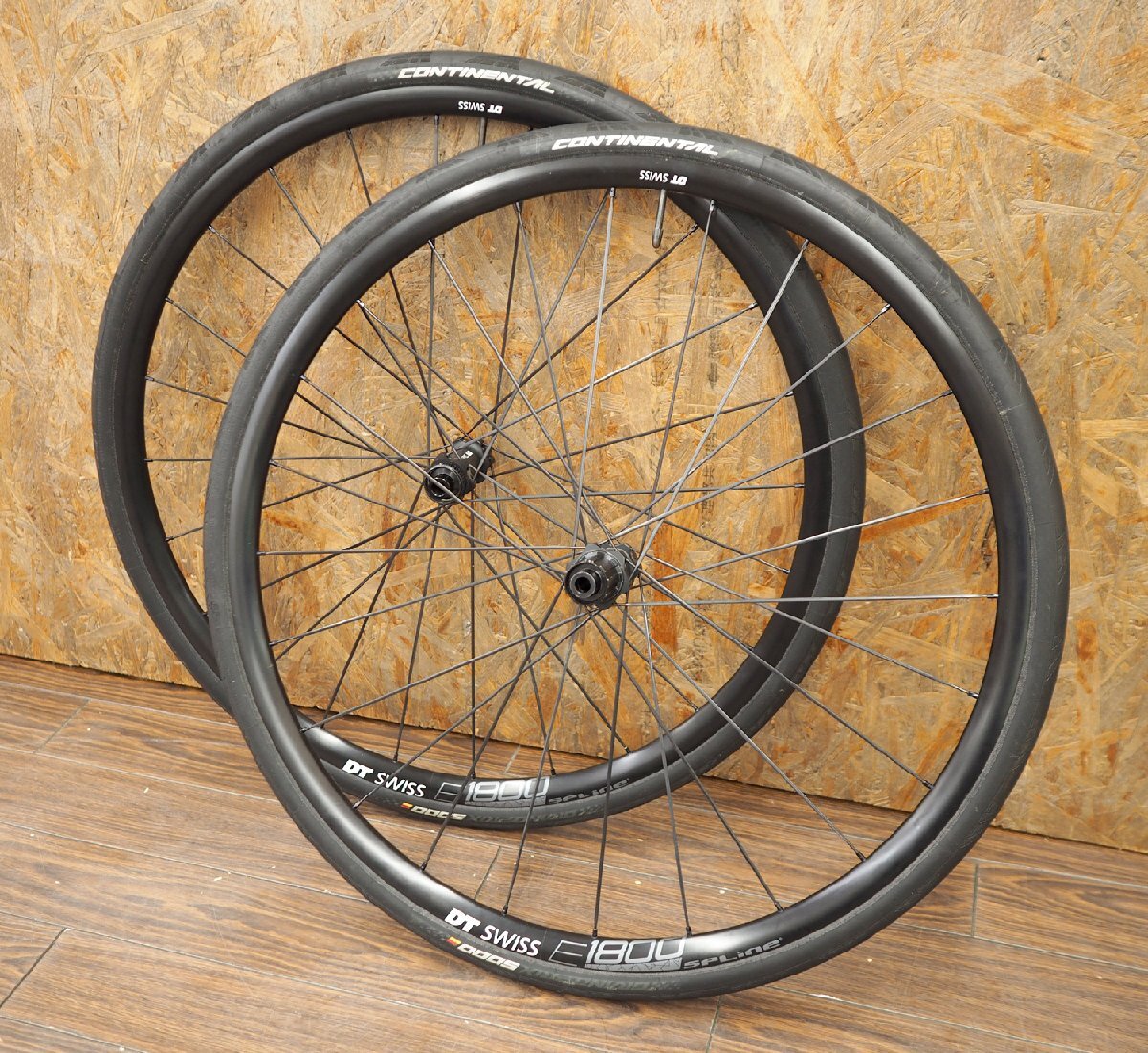 DTSwiss E1800 Spline DISC ホイールセット シマノフリー 11S対応 リム幅:622x20c・チューブレスレディ・センターロック / タイヤ付