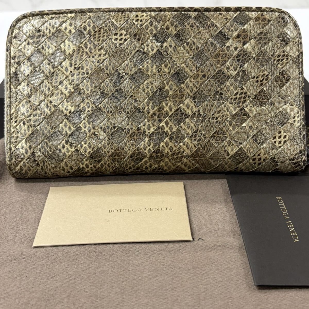 希少　ボッテガヴェネタ　BOTTEGAVENETA 財布　長財布　パイソン　イントレチャート　ラウンドファスナー　メンズ　