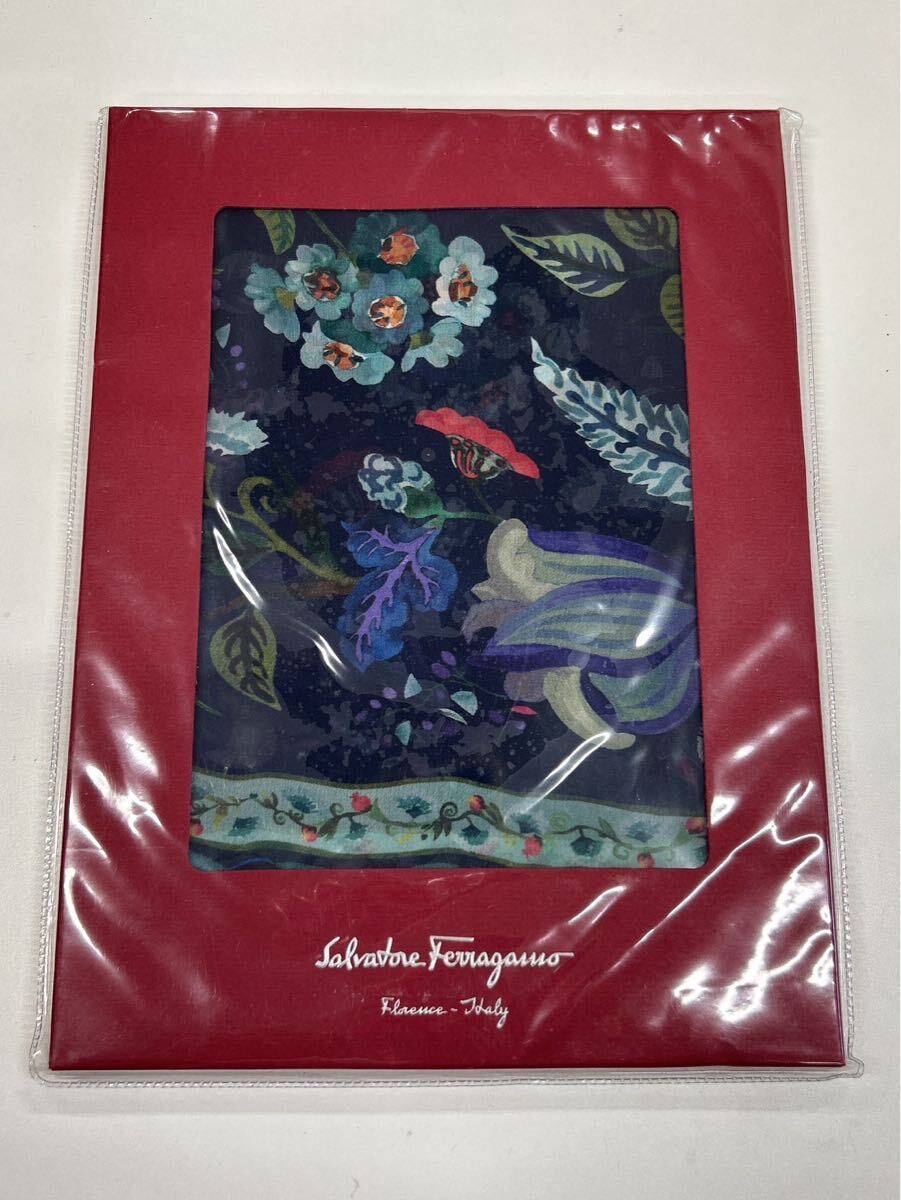 1円　フェラガモ　サルバトーレフェラガモ　ストール　新品　未開封