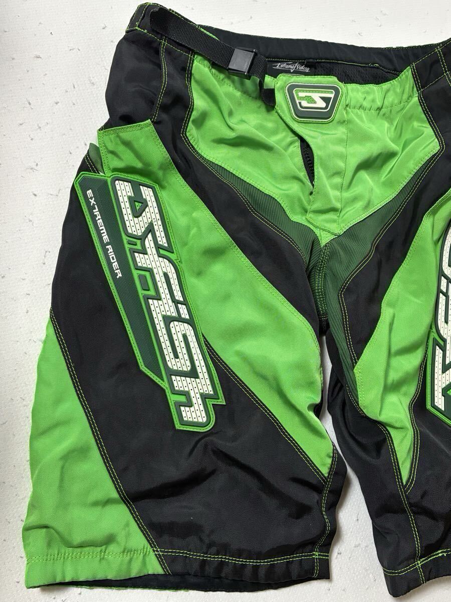 ＪーＦＩＳＨ　エクストリーム　ハーフパンツ　パッド入りです　XXL 36インチ　180cm 80kgにぴったり