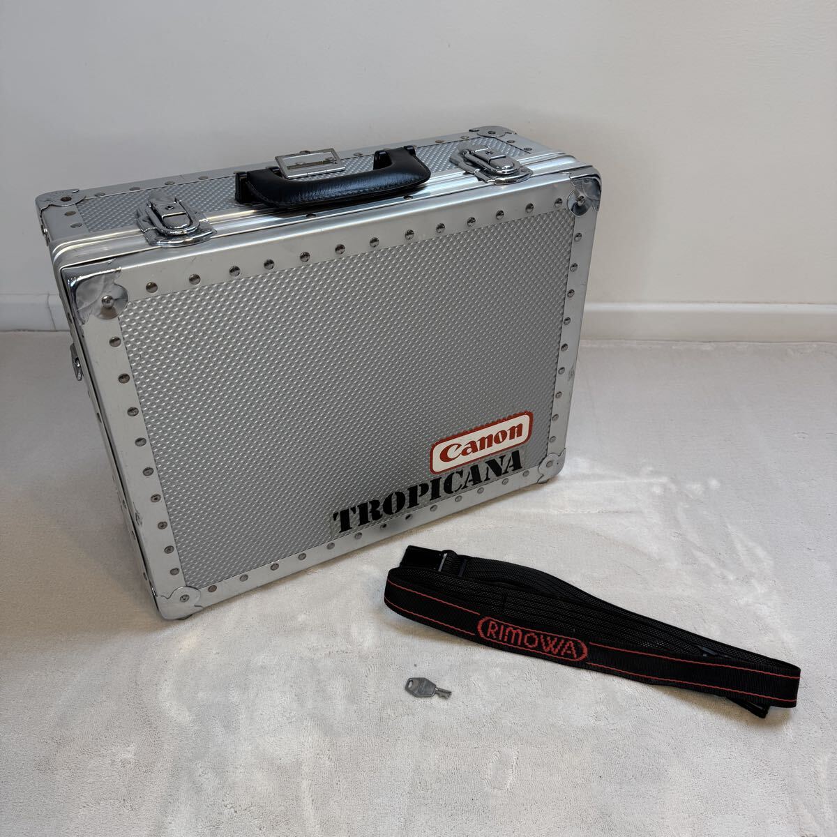 【美品】RIMOWA TROPICANA FOTO カメラケース 23L Mサイズ 鍵付 アルミ ハードケース Made in Germany