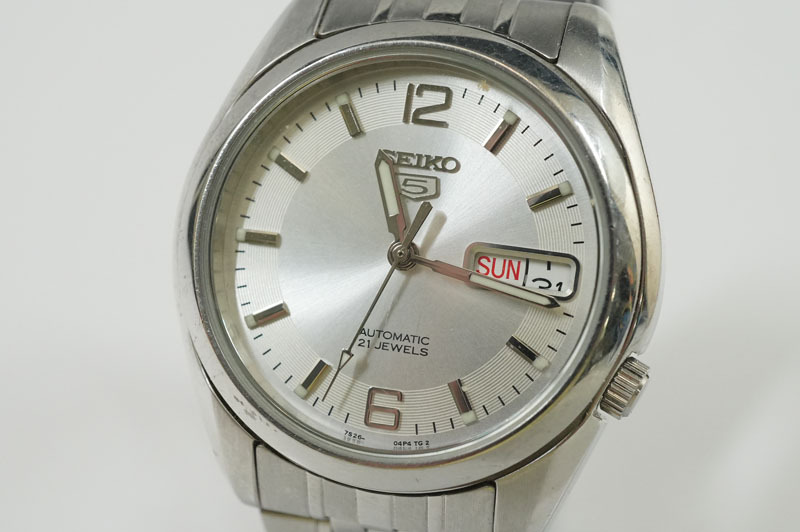 1円~【C718】実働　SEIKO 5／セイコー5　7S26-01V0　自動巻き　シルバー文字盤　裏スケ　デイデイト　メンズ　腕時計