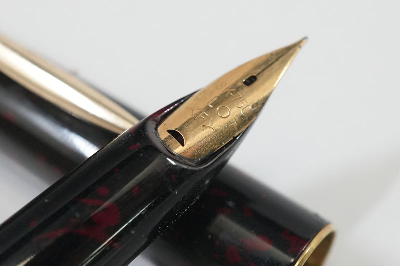 【C728】PILOT／パイロット　ペン先：18K750　レッドマーブル　万年筆　筆記用具　文房具