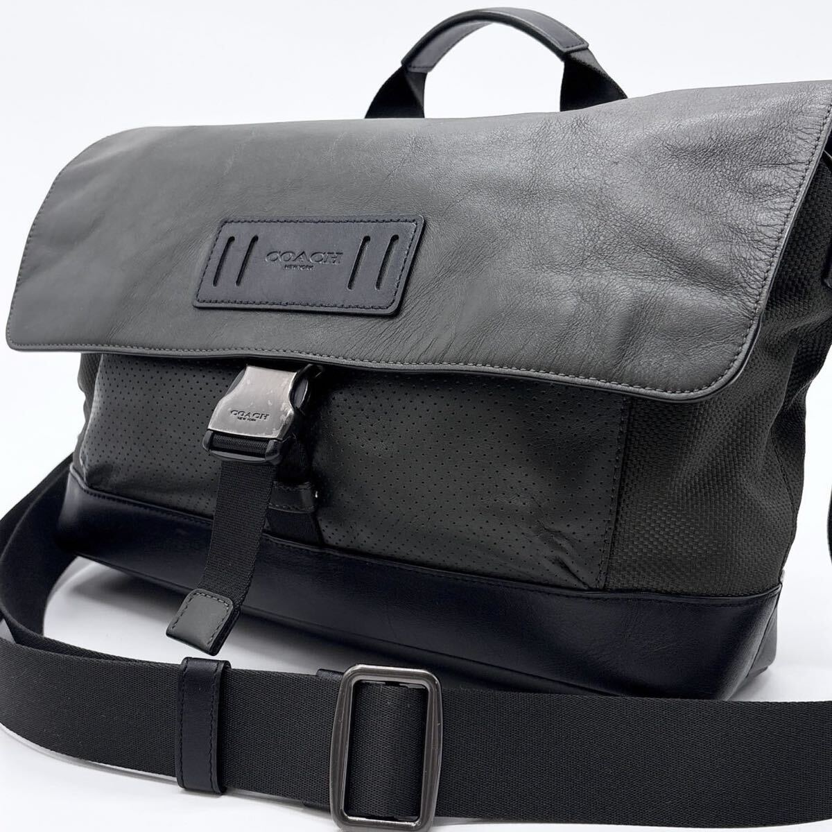 美品●近年モデル●COACH コーチ パンチング レザー ショルダーバッグ バイク メッセンジャー テレイン 本革 ロゴ ブラック 黒 カーキ