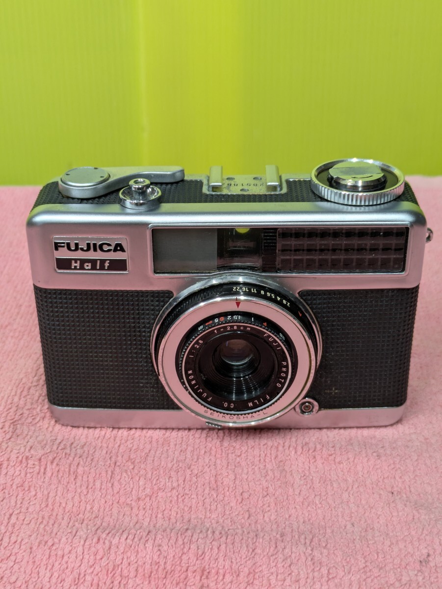 年代物 ヴィンテージ フィルムカメラ FUJICA Half レストアベース 中古現状 フジカ ハーフ 60s 昭和レトロ アンティーク オブジェ 当時物 2