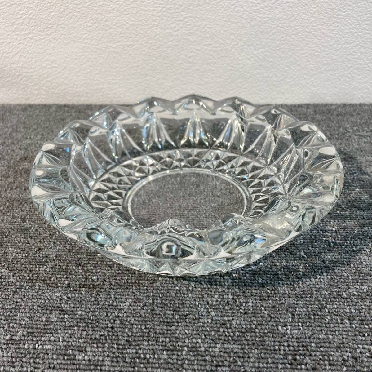 【あ346】ガラス製 灰皿 ガラス皿 クリスタル 丸型 卓上灰皿 昭和レトロ 小物入れ 花器 サイズ 直径 約20.8cm 高さ 約5.6cm