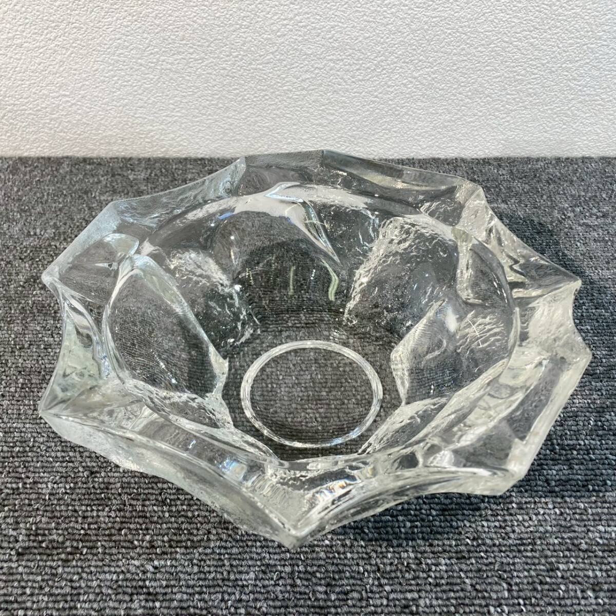 【あ347】ガラス製 灰皿 ガラス皿 クリスタル 丸型 卓上灰皿 昭和レトロ 小物入れ 花器 サイズ 直径 約19～21cm 高さ 約7.0cm
