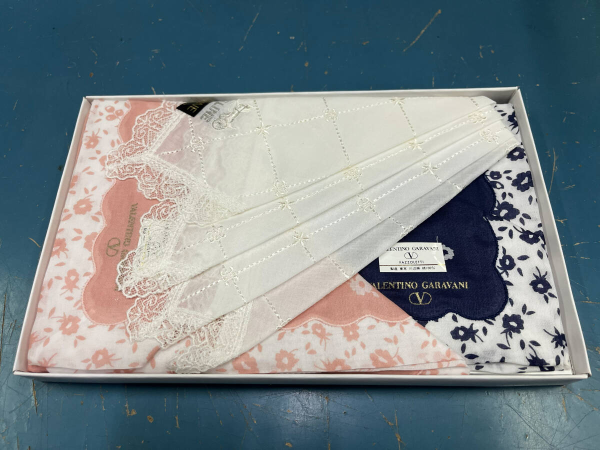 【新品・未使用】VALENTINO GARAVANI/ヴァレンティノ ガラヴァーニ　レディース　ハンカチ3枚セット