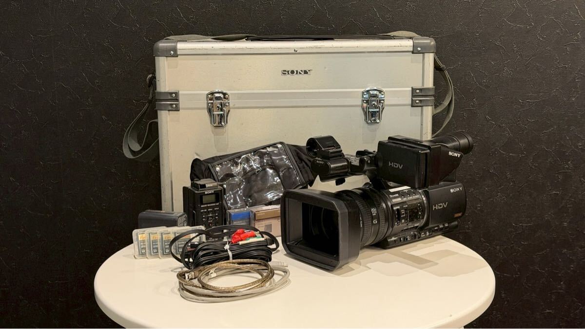 HDVカムコーダー ［HVR-Z5J］CFカード4枚おまけ付き