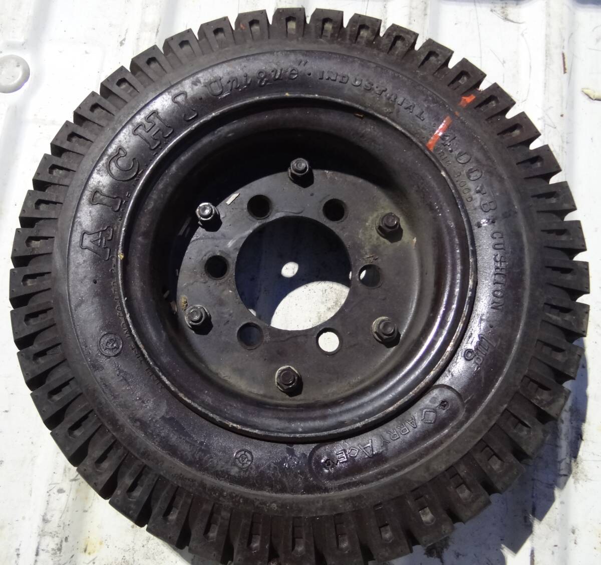 フォークリフト タイヤホイール付き ノーパンクタイヤ AICHI 4.00-8 RIM 3.00 CUSHION 中古 ジャンク扱い