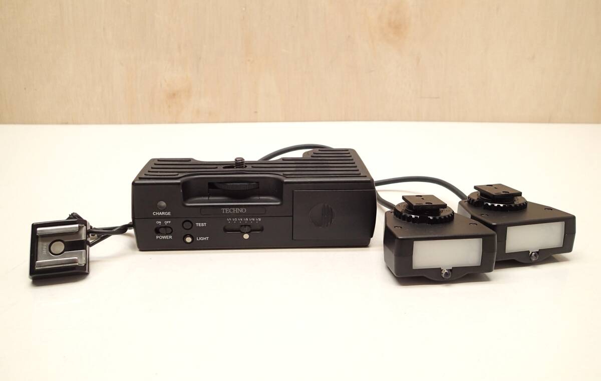 J641A　TECHNO テクノ 歯科用口腔内撮影ストロボ サイドWフラッシュシステム ニコン用 通電・発光OK 現状品 詳しい動作未確認の為ジャンク 