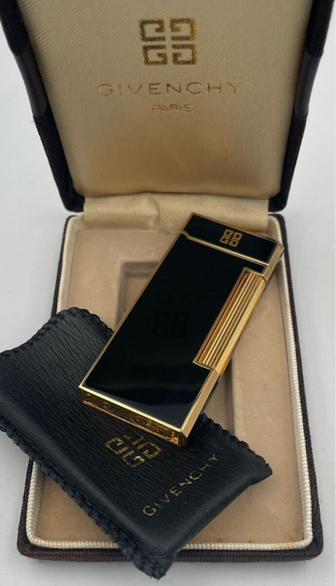 FS4415A194 GIVENCHY ジバンシー ローラー式 ガスライター 喫煙具 純正ケース入り 着火火花確認済みです。 GIVENCHY 2000 現状品