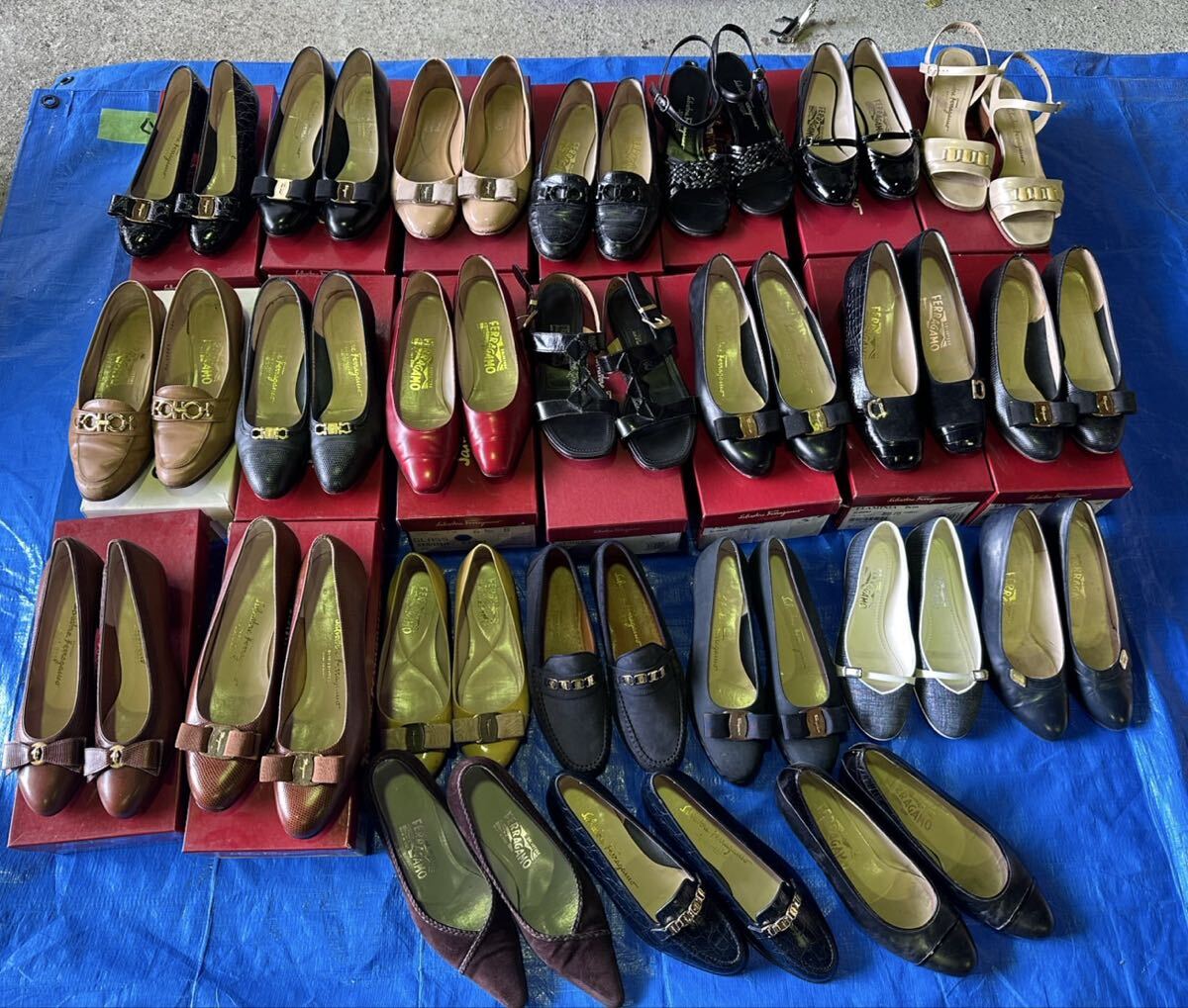 SA898 レディース靴　24足まとめ売り　Salvatore Ferragamo フェラガモ　パンプス　サイズはバラバラです。箱付きあり