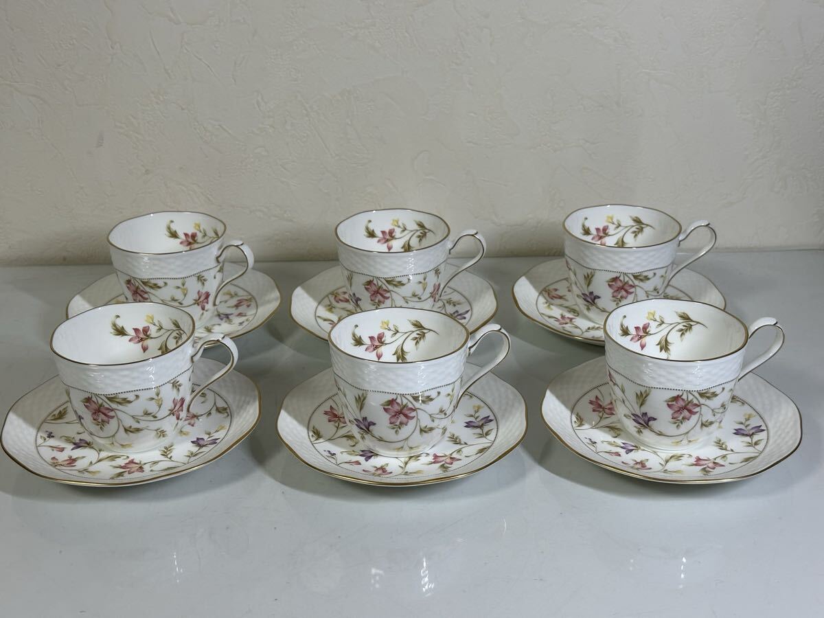 未使用 保管品 NARUMI ナルミ 6客ティー碗皿 カップ&ソーサー 花柄 金彩 洋食器 ブランド食器