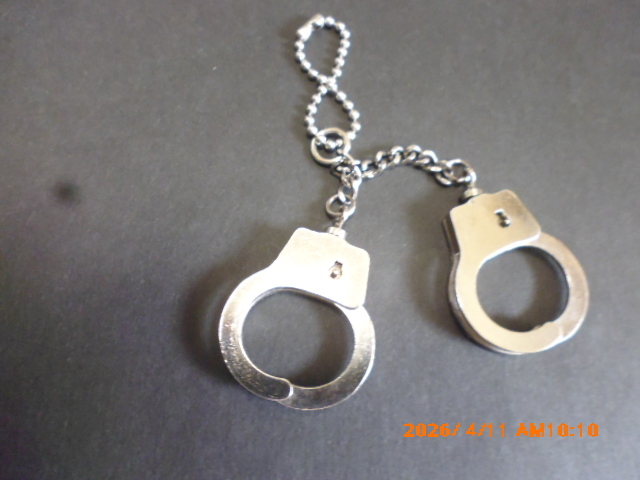 ミニチュア手錠　キーリング・キーホルダー　Handcuffs Key^Chain (USED)