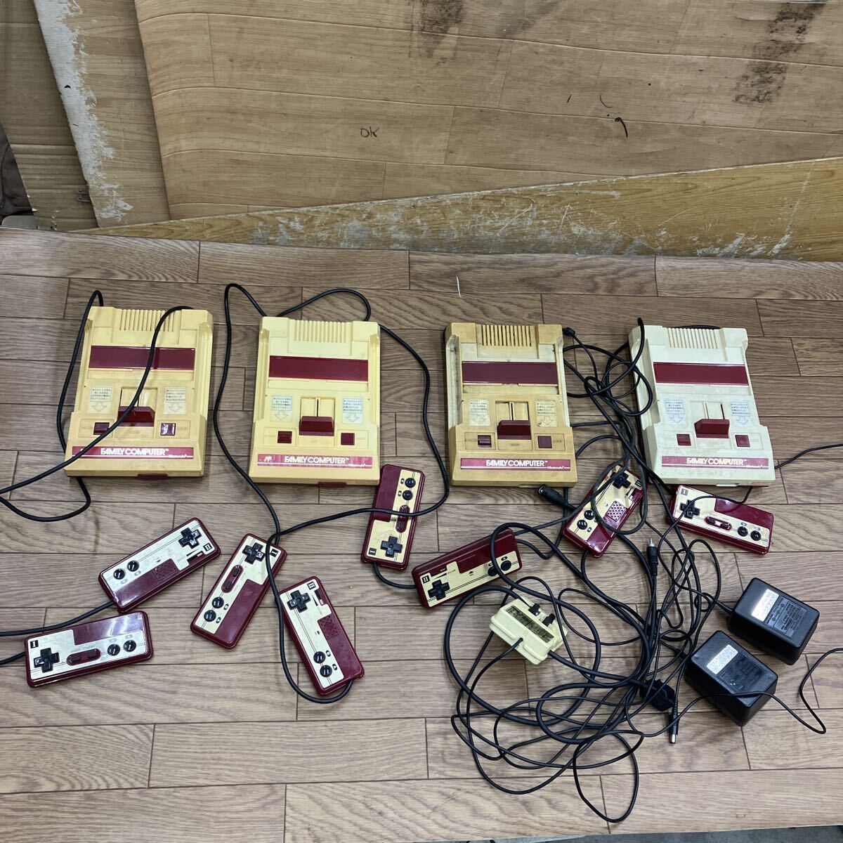 984. 任天堂 ファミコン4台　前橋市から