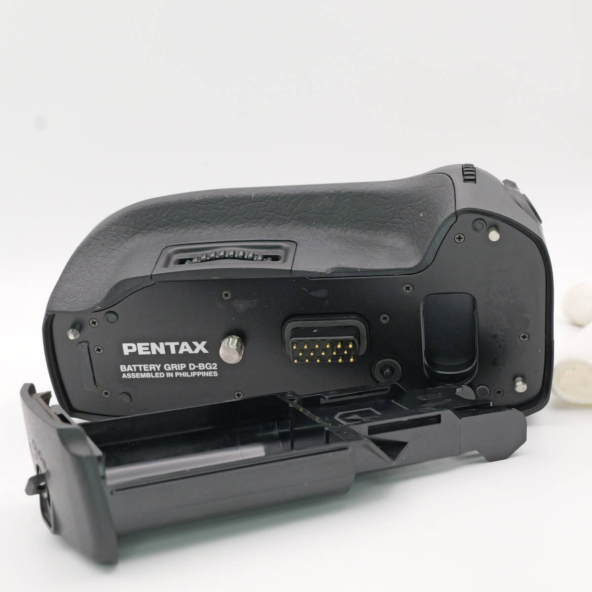 【かめら屋】極上美品 PENTAX ペンタックス D-BG2 バッテリーグリップ K10D/K20D用 196
