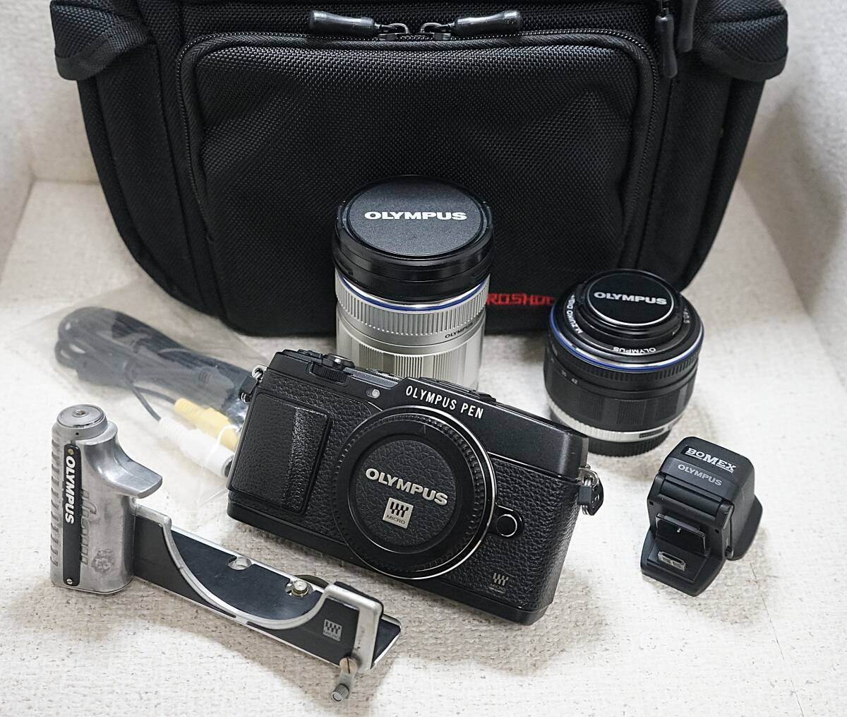 OLYMPUS PEN　E-P5　ブラック　ズームレンズ2本　ビューファインダー　ボディーガード　カメラバッグ　付属品多数