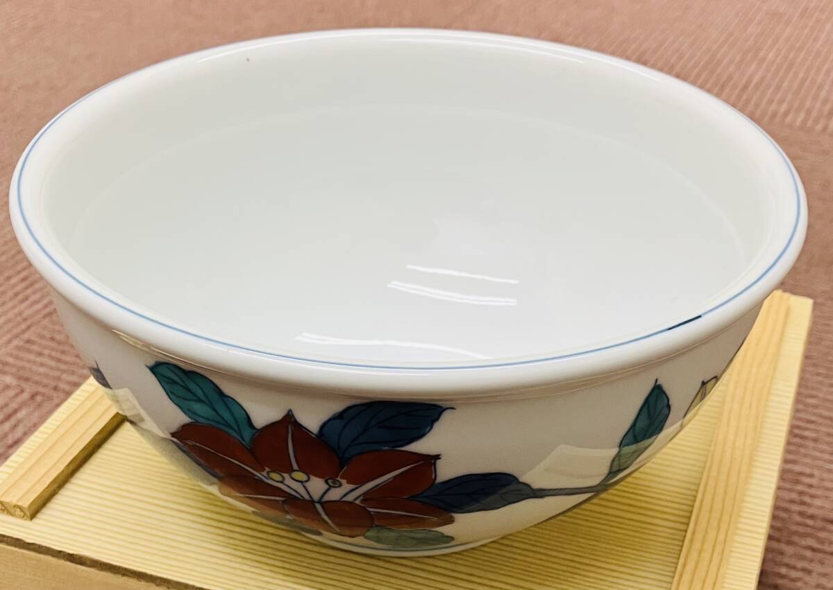 ★　有田焼　★　盛鉢　華山　鉄仙花　★　直径：約18cm　高さ：約9cm　★