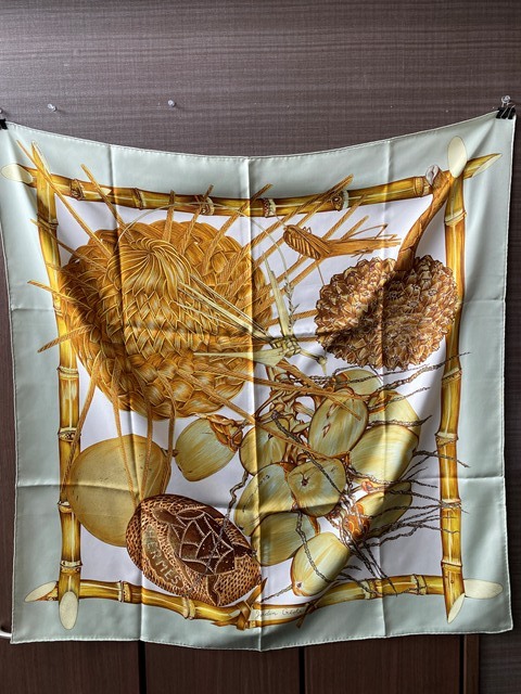 【即決】 HERMES エルメス カレ90 JARDIN CREOLE クレオルの楽園 大判スカーフ シルク マルチカラー グリーン ゴールド ホワイト