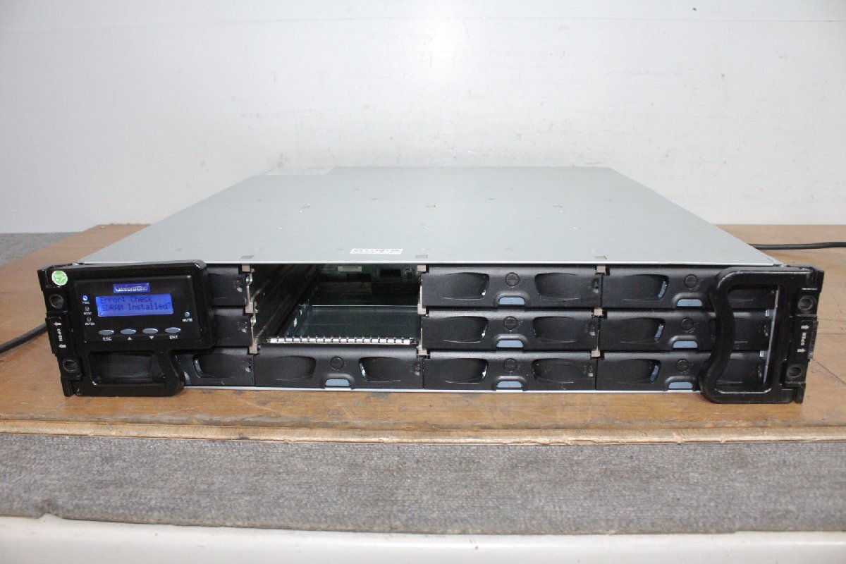 ☆【4F0414-5】 Infortrend データストレージシステム ES S12F-G2840-4-B 100V メモリ OGBXO HDD無し ジャンク