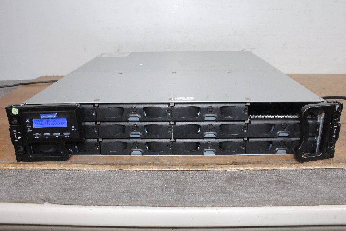 ☆【4F0414-7】 Infortrend データストレージシステム ES S12F-G2840-4-B ③ 100V メモリ OGBXO HDD無し ジャンク