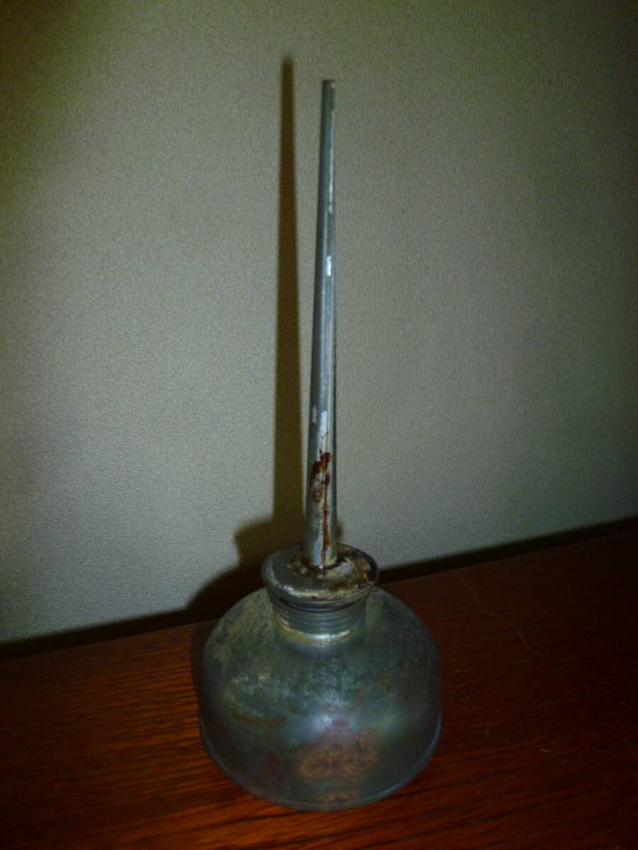 【即決・大型】大きな油差し(直径7.8㎝×高18cm) 金属製 ミシン オイラー オイル差し レトロ 置物 インテリア 飾 古雑貨 古道具