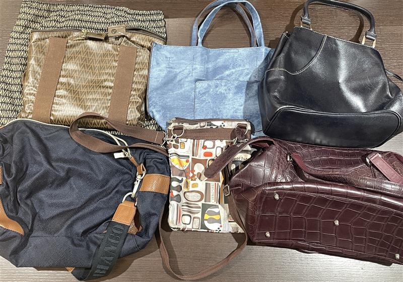 ＃20042A　バッグおまとめ　財布　ポーチ　ベルト　レディース　小物類　現状保管品