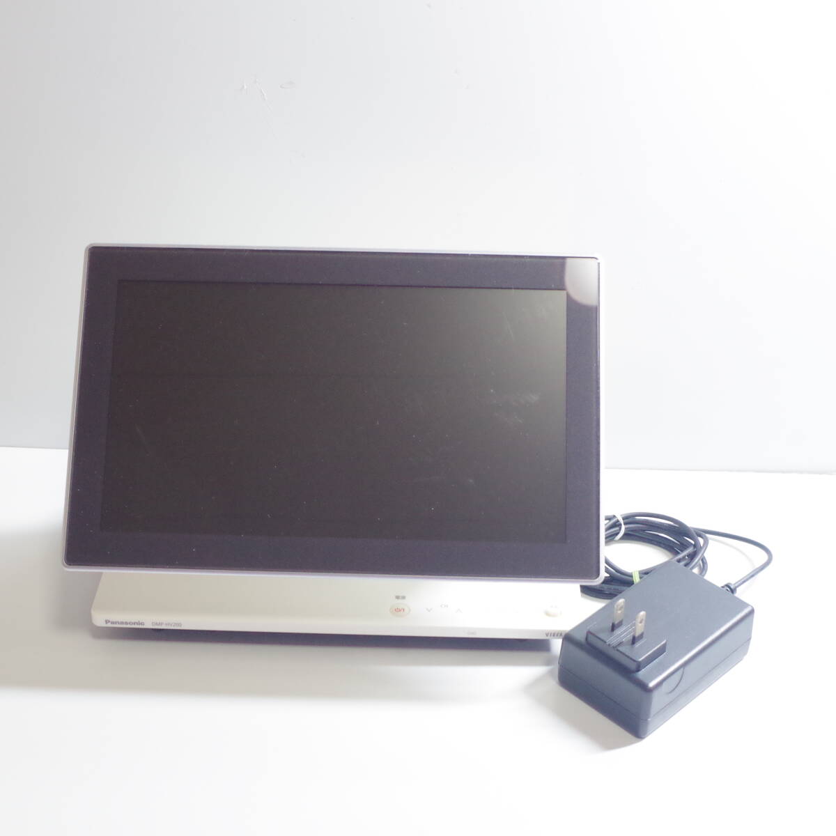 A5751 Panasonic DMP-HV200 ポータブルテレビ (電池は付属しません)