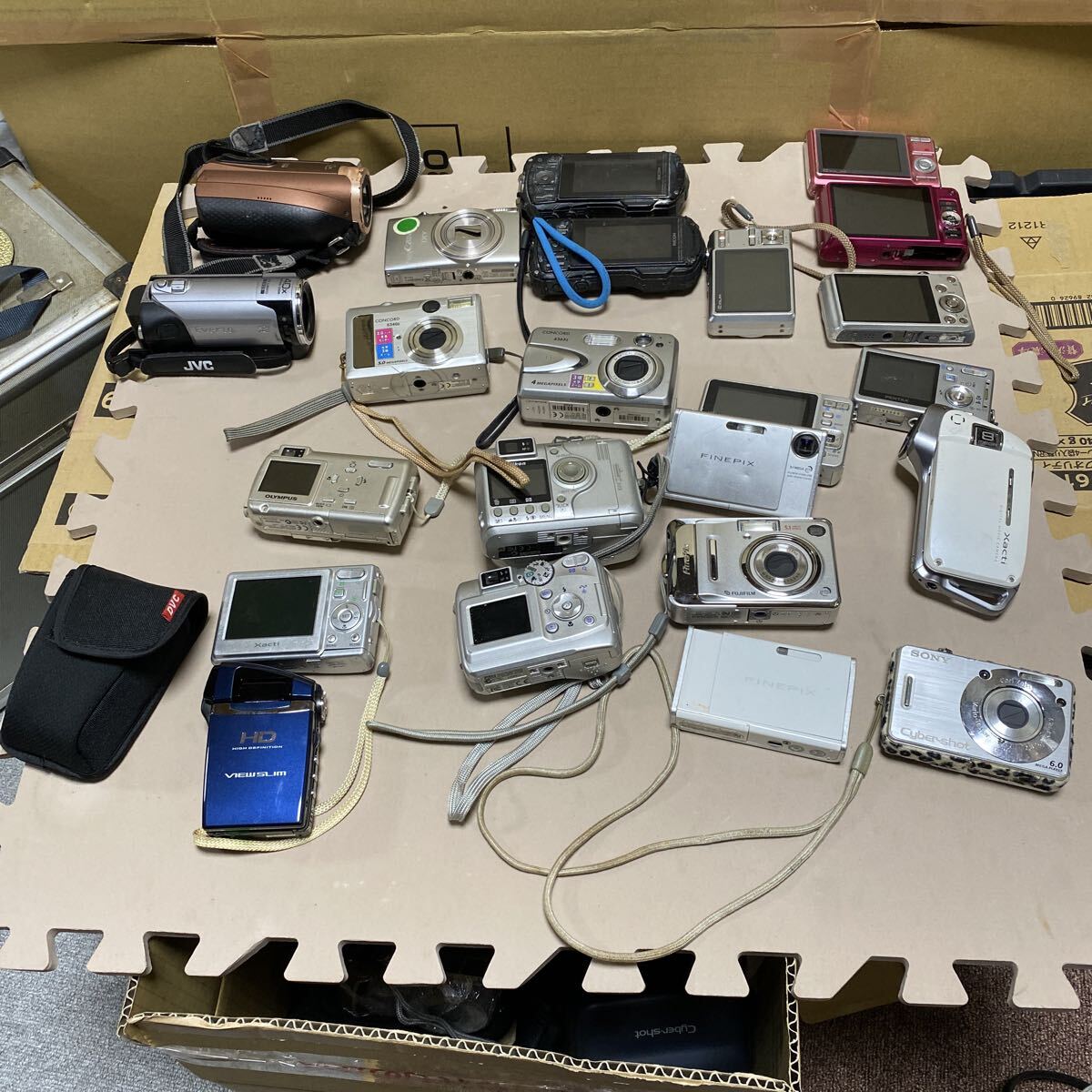 Canon CASIO FUJIFILM JVC カメラ　まとめて;23点セット未確認品ジャンクとして出品します