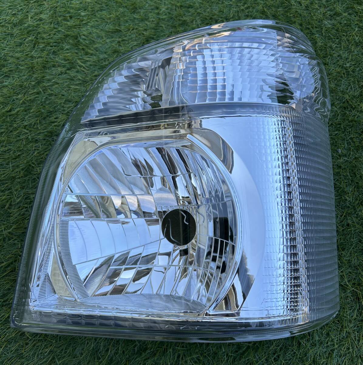 開封のみの未使用品！日産☆ニッサン DR16T クリッパー 純正 ハロゲン ヘッドライト KOITO 100-59296