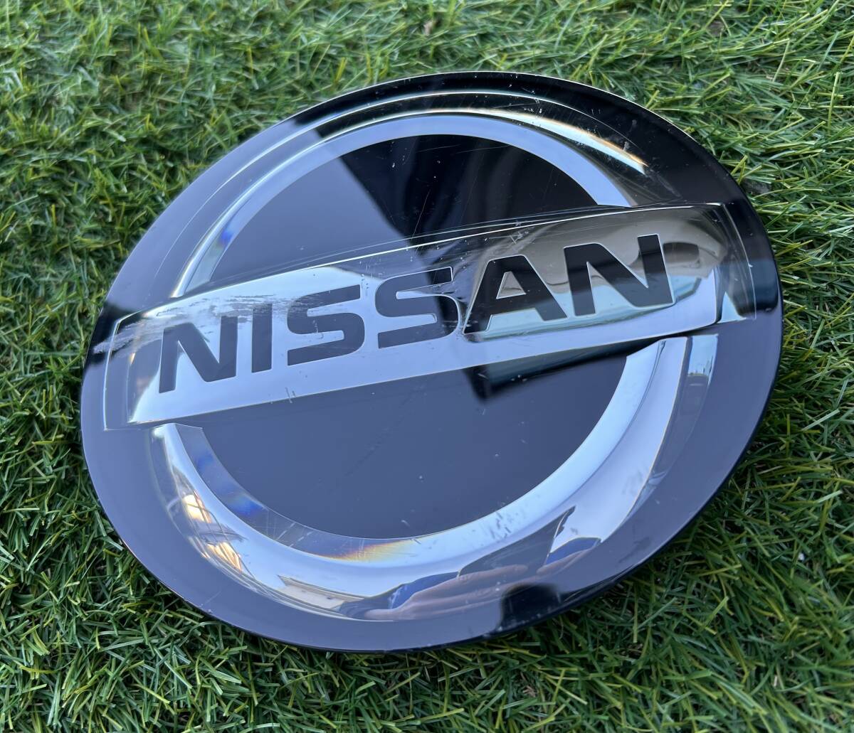 ジャンク！日産☆ニッサン C27 セレナ 純正 フロントエンブレム 62890 7FW0A