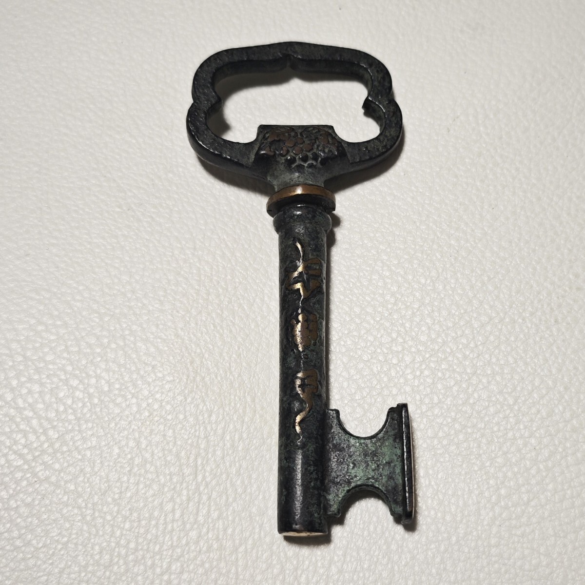 ワインオープナー Vintage red wine opener grape pattern key shape w Germany
