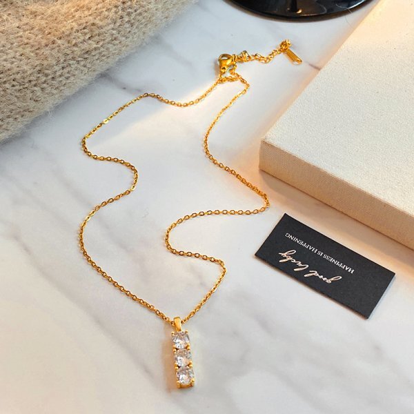 【今だけ送料無料/工場別注品】ブリリアントカットトリロジーダイヤモンドＣＺペンダントネックレスゴールド