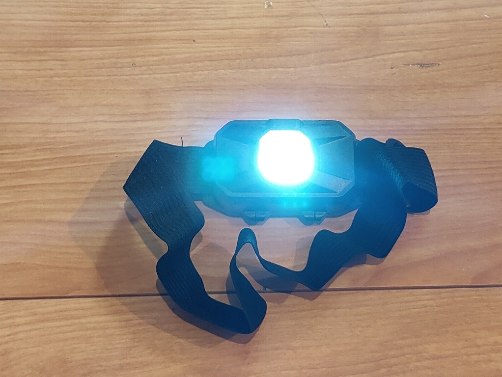 ゴムバンド付き懐中電灯☆LEDヘッドライト♪単四電池3本付き