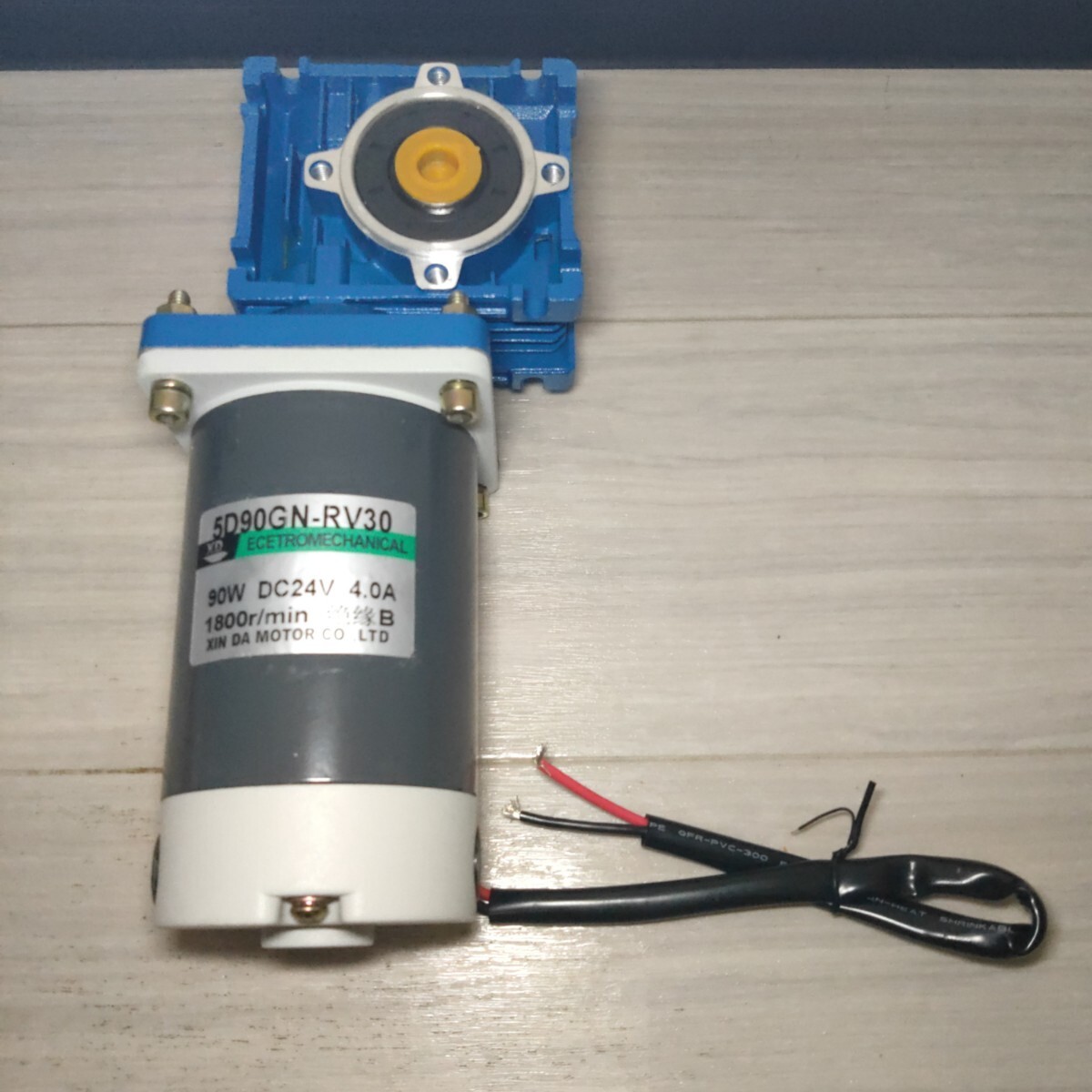 未使用 ウォームギア付きモーター DC24V 90W 4.0A 電動 DIY 工業、産業 送料無料