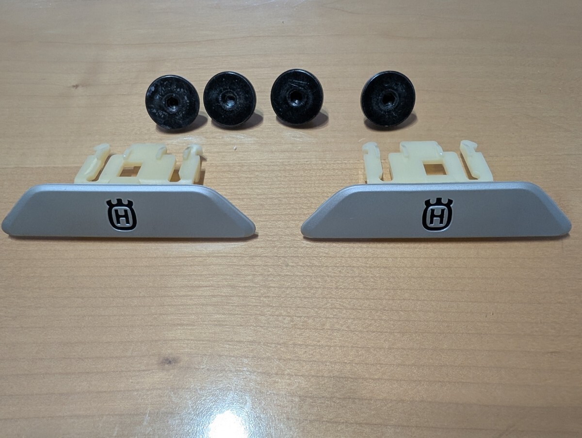 ハスクバーナ　スヴァルトピレン ヴィットピレン　純正　シート　タンデムバー　メクラ　カバー