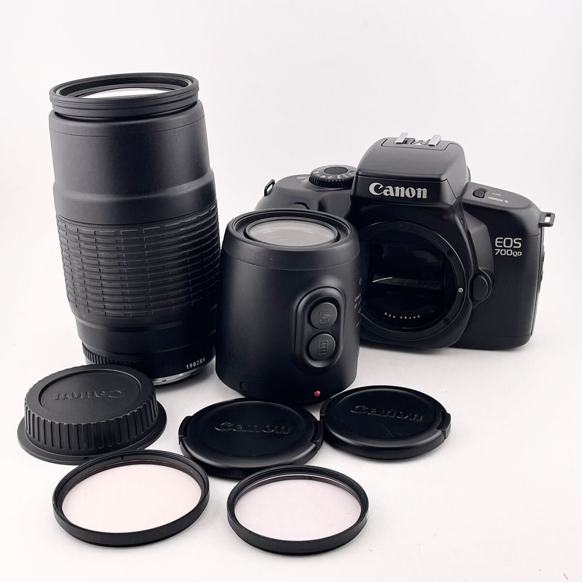 Canon EOS 700QD フィルムカメラ CANON ZOOM LENS EF 35-80mm. 1:4-5.6 CANON ZOOM LENS FF 100-200mm 1:45 A レンズ 【S84937-3288】