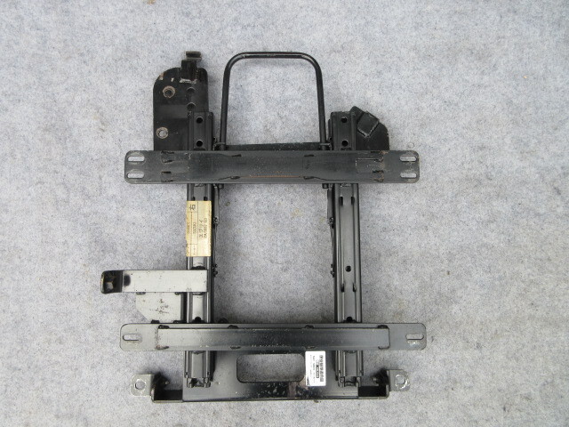 エブリィ　ＤＡ52　ＤＡ62　ＤＢ52　ＤＢ62　カワイ製作所　レカロ対応　シートレール　運転席