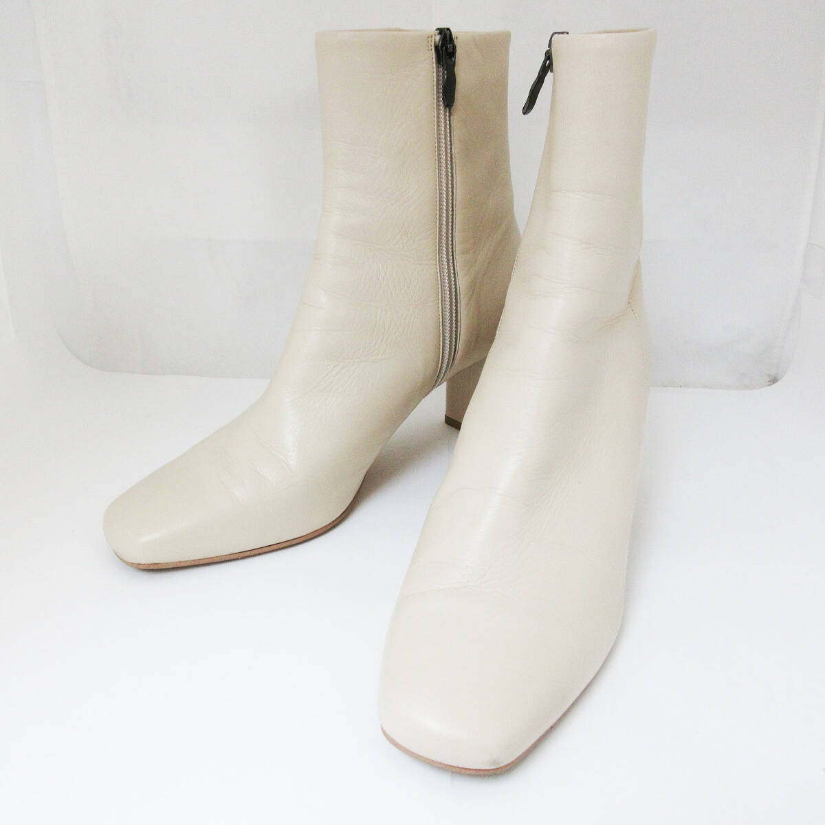 kkm5822 ショートブーツ DIANA ダイアナ 25cm ベージュ系 アイボリー系 スクエアトゥ サイドジップ レザー ヒール7cm