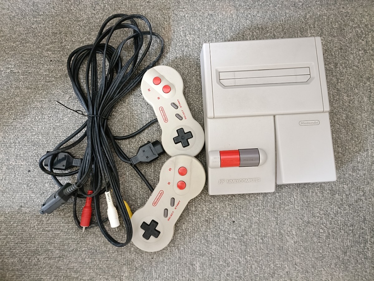 1円スタート　ファミリーコンピュータ　ファミコン　 Nintendo 任天堂 箱無し ゲーム機 コントローラー