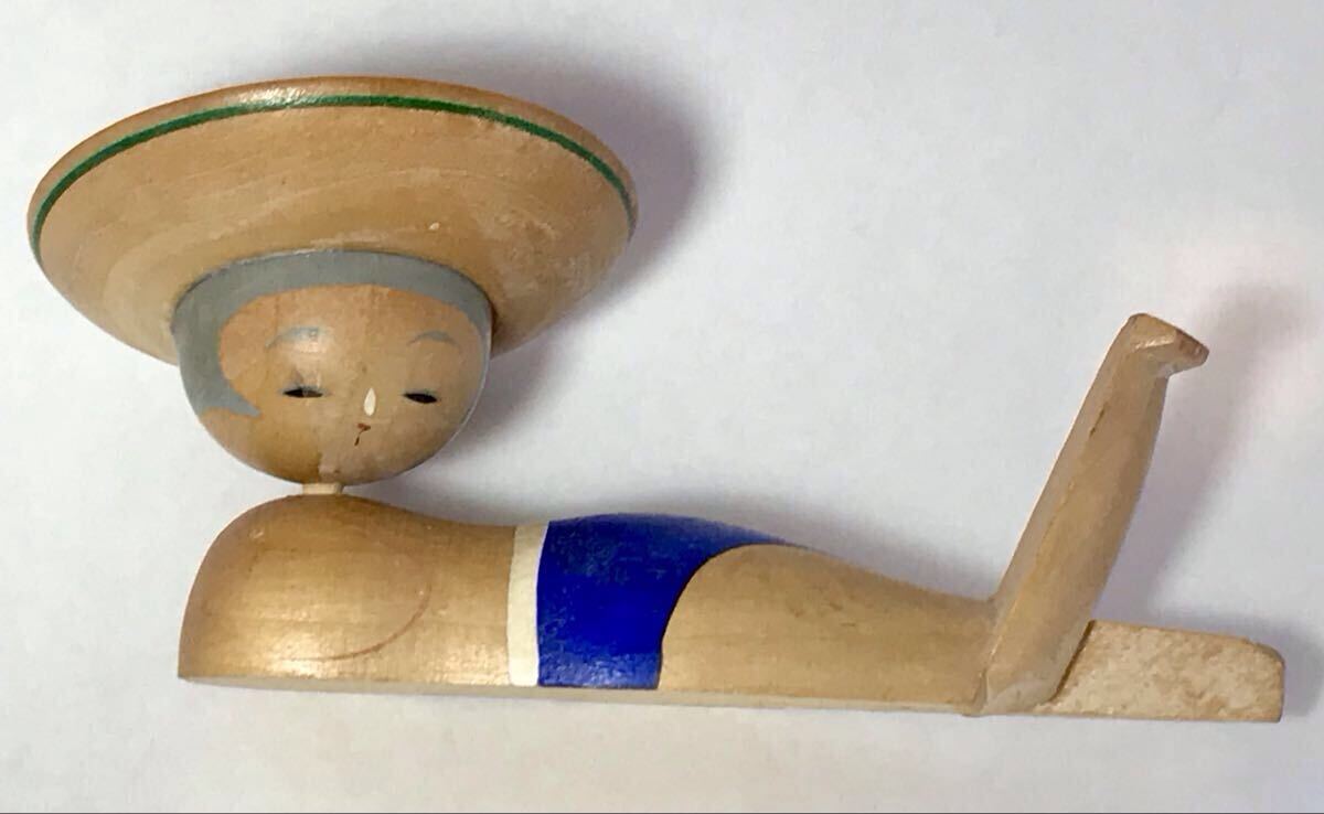 【昭和レトロ／詳細不明】1960年代　伝統工芸　民芸品　麦わら帽子を被った　海水浴人形　木製　中古　 郷土人形　和小物