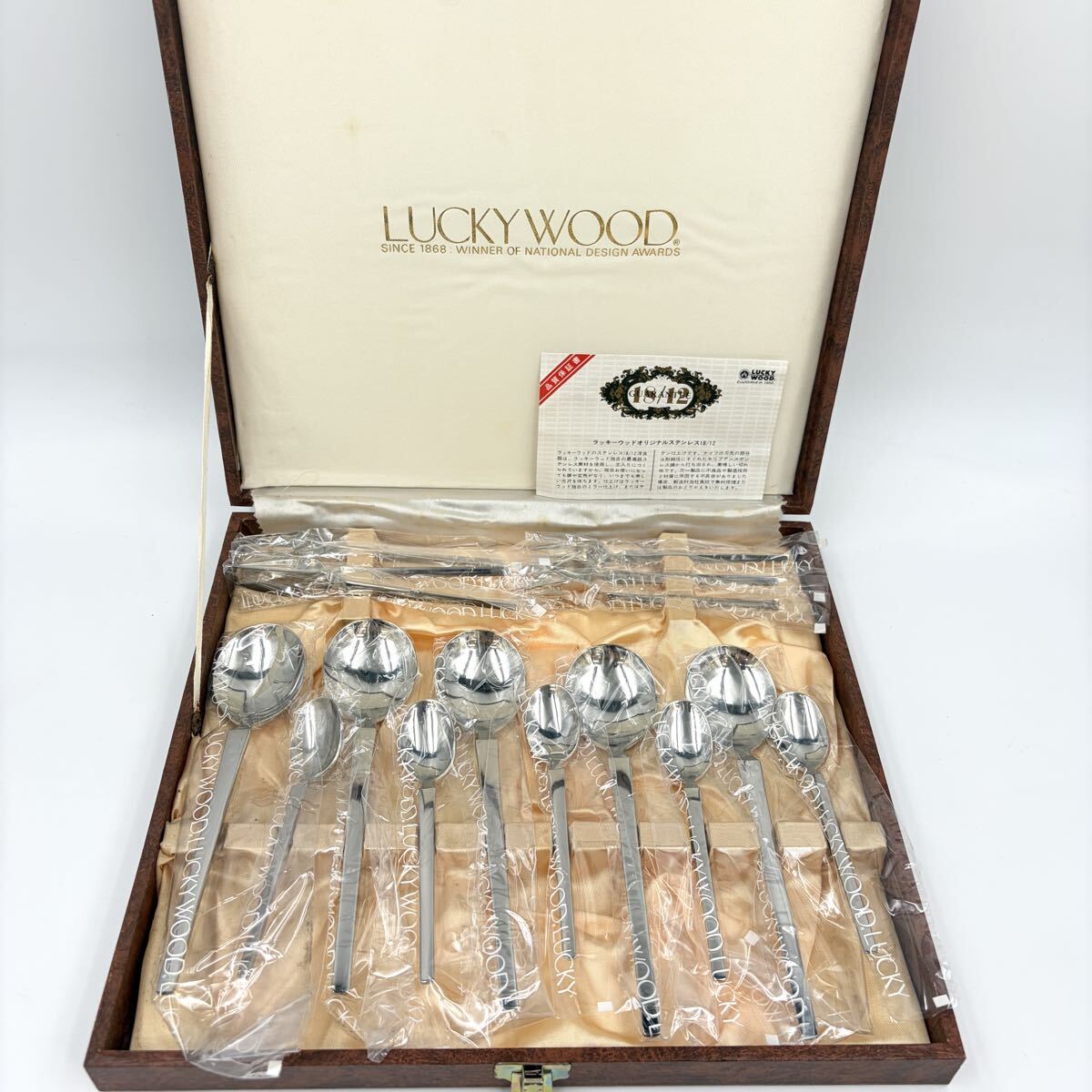 ◆ LUCKY WOOD ラッキーウッド カトラリーセット 計16本 ステンレス 18-12 洋食器 日本製 JAPAN ケース付き ◆　C5320