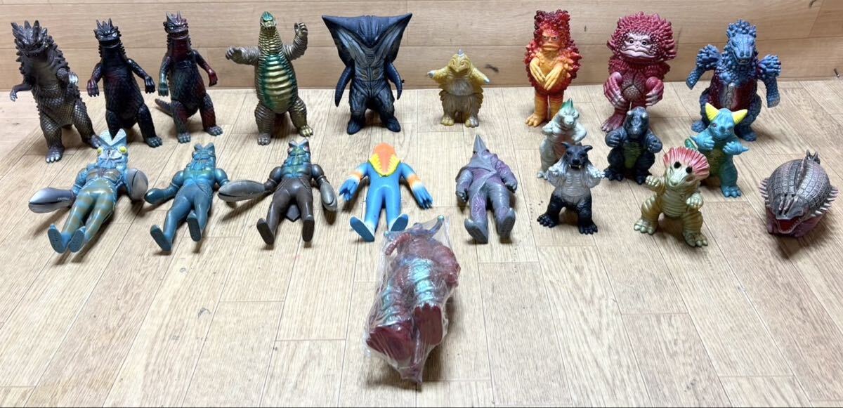ウルトラマン 怪獣 円谷プロ ソフビ フィギュア 等 大量 まとめて 21点 Z48