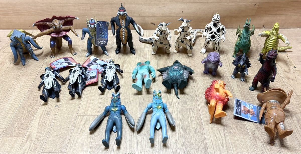 未使用 多数 ウルトラマン 怪獣 円谷プロ ソフビ フィギュア 等 大量 まとめて 21点 Z50