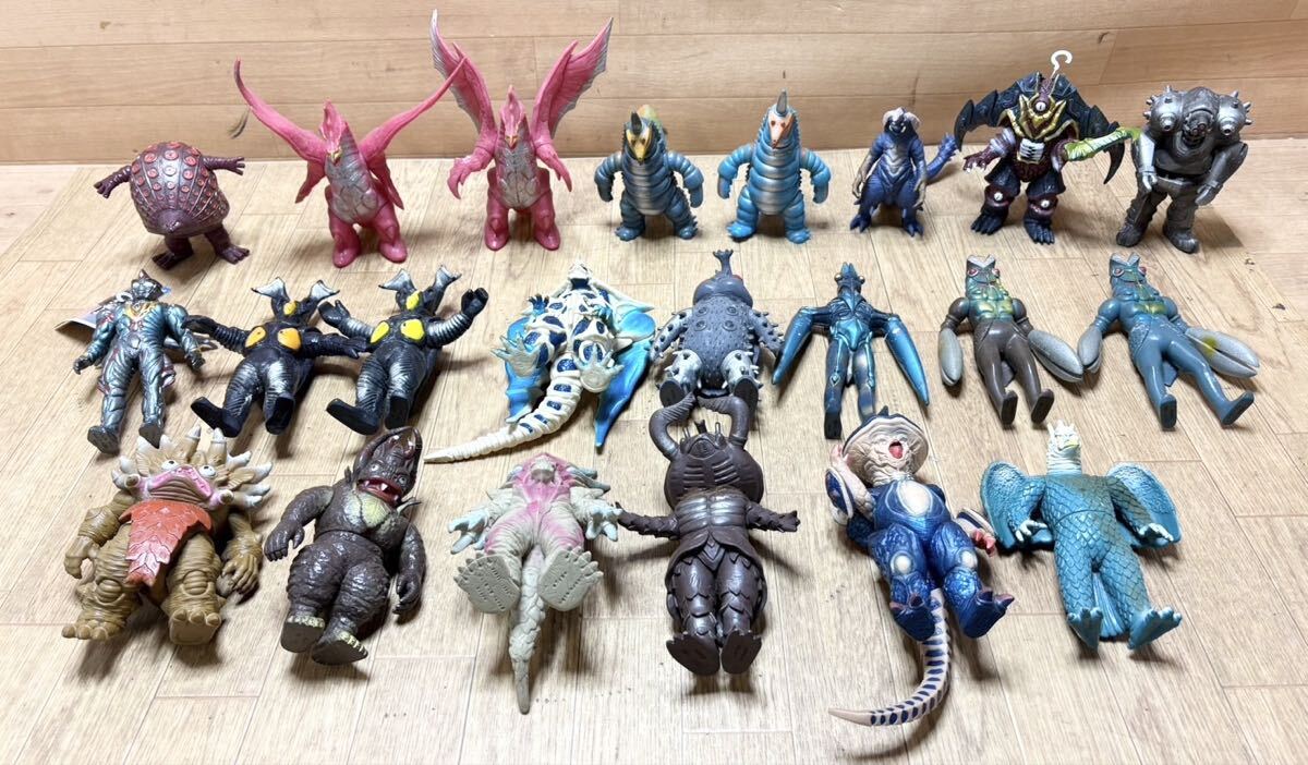 ウルトラマン 怪獣 円谷プロ ソフビ フィギュア 等 大量 まとめて 22点 Z49