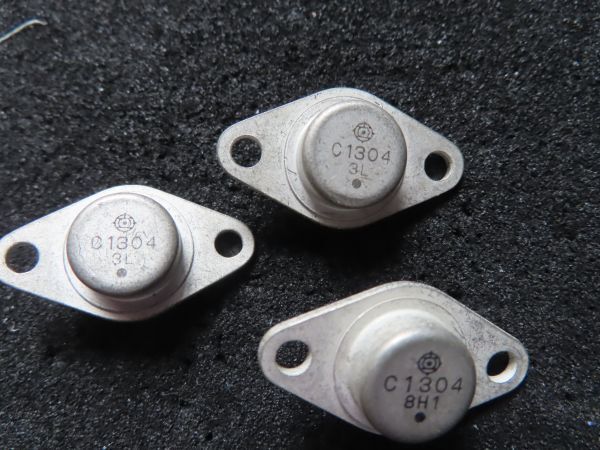 【未使用】トランジスタ 2SC1304 HITACHI 日立　３個まとめて