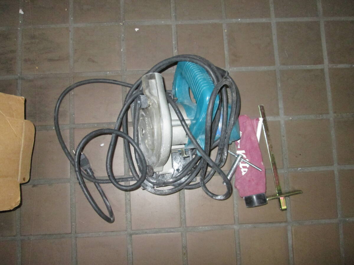 (20)☆マキタ makita 5型防じんマルノコ 5005KB マキタ 丸のこ 100V 電動木工用 超硬 防塵 切断機 大工道具 動作確認済み 