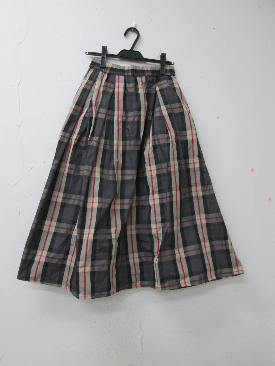 (20)☆Deux Amour フレアスカート サイズM～L ウエスト69～75cm チェック柄 ベージュ×グレー×レッド タグ付き 未使用